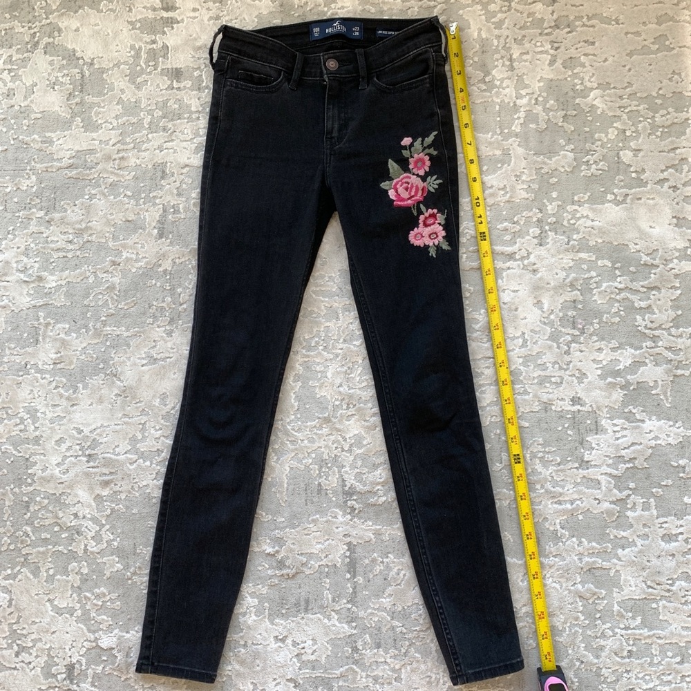Hollister black low rise super skinny crop jeans with pink floral embroidery 00R - Picture 2 of 5